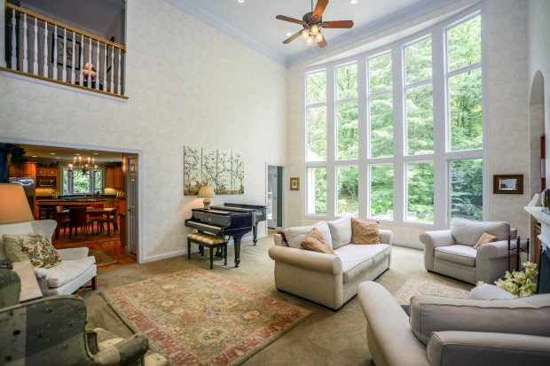 Balcon Estates, 11_great room-02.jpg